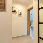 Hill House & Prywatny شقة